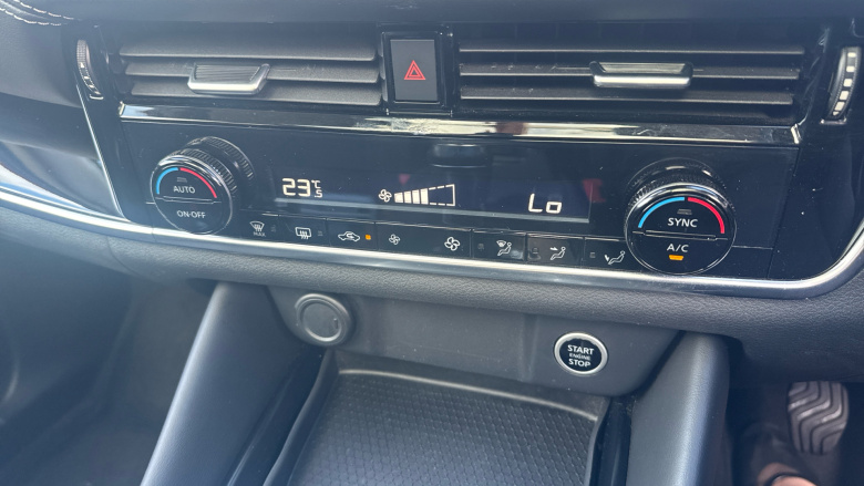 Nissan Qashqai 1.3 DiG-T MH N-Connecta 5dr Petrol Hatchback